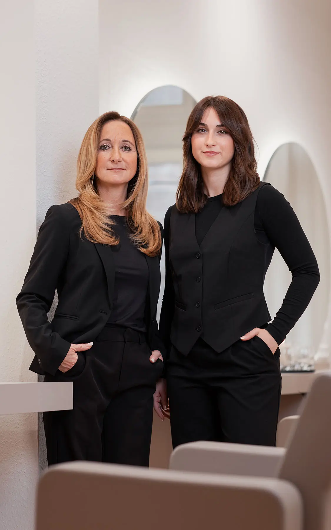 Friseur semeraro hair lounge team Sabine&Carlotta 6